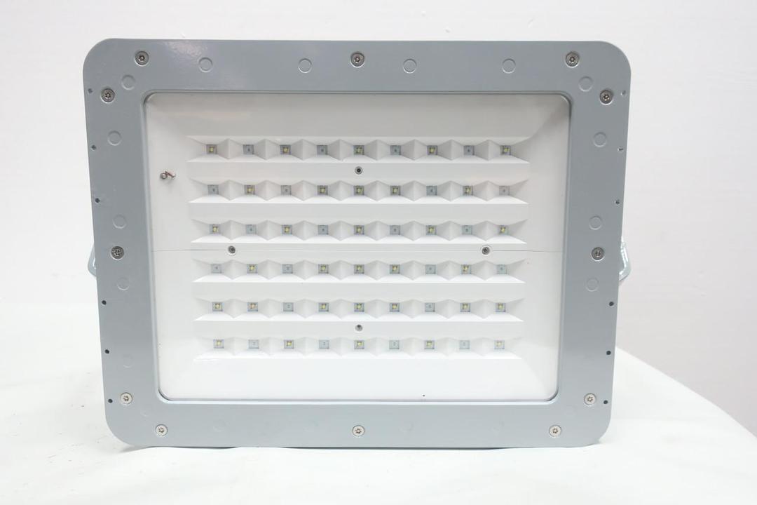 CROUSE HINDS FMV9LCY/UNV176 CHAMP SERIES LUMINAIRE 79W 100-277V-AC