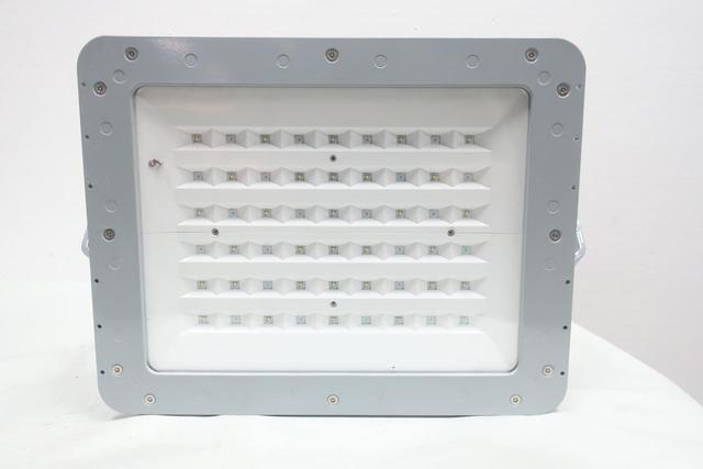 CROUSE HINDS FMV9LCY/UNV176 CHAMP SERIES LUMINAIRE 79W 100-277V-AC