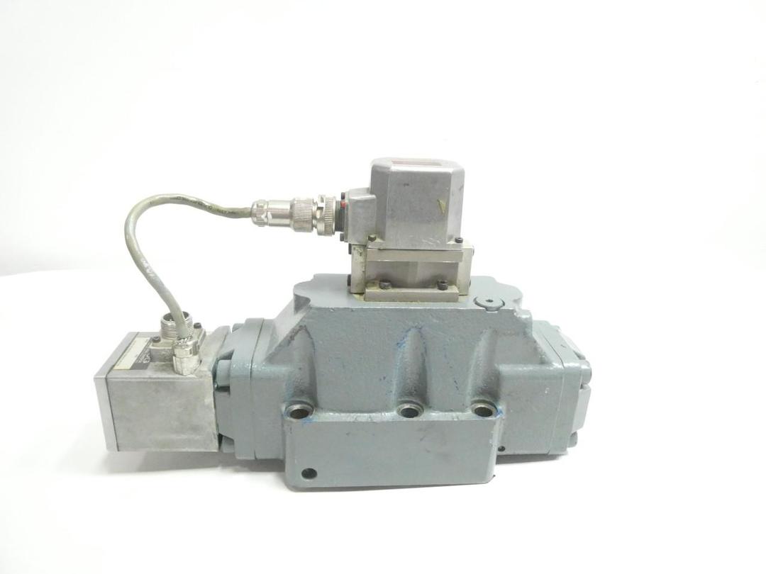 MOOG J663-142A J061-113 HYDRAULIC SERVO VALVE