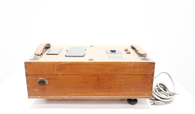 MEGGER 8640 500 VOLTS 1000 MEGAOHMS SERIES 1 INSULATION TESTING SET
