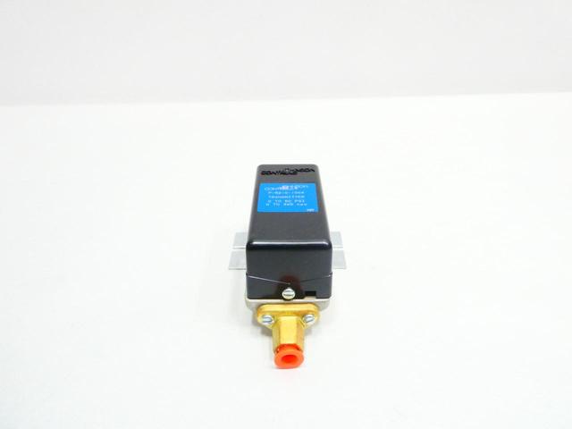 JOHNSON CONTROLS P-5210-1004 DIFFERENTIAL PRESSURE TRANSMITTER 0-50PSI
