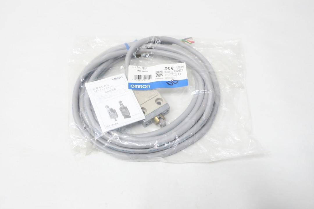 OMRON D4C-4203 125V-AC 30V-DC LIMIT SWITCH