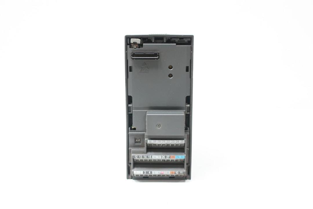 SIEMENS 6SE6440-2UD21-5AA1 MICROMASTER 440 DRIVE 480V-AC 0-650HZ 0-480V-AC 1.5KW