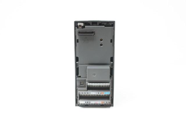 SIEMENS 6SE6440-2UD21-5AA1 MICROMASTER 440 DRIVE 480V-AC 0-650HZ 0-480V-AC 1.5KW