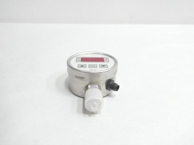 KRONES PM82-0110-330 DIGITAL PRESSURE GAUGE 1/2IN 24V-DC 0-10BAR