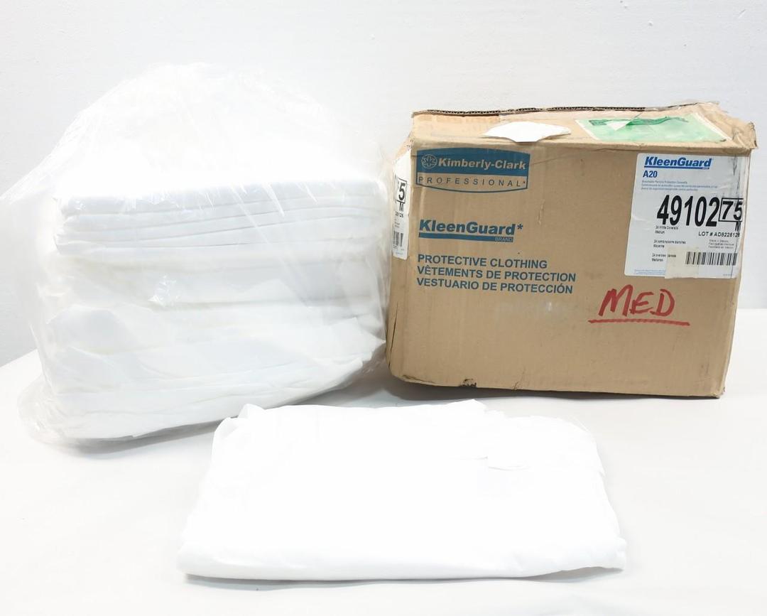 BOX OF 24 KLEEN GUARD 49102 MEDIUM WHITE COVERALL