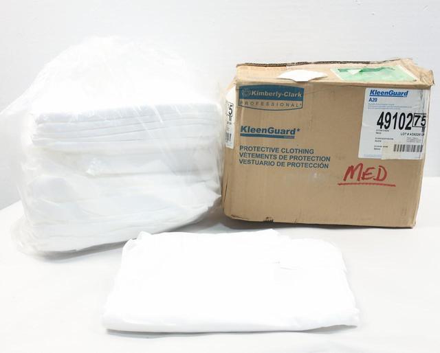 BOX OF 24 KLEEN GUARD 49102 MEDIUM WHITE COVERALL