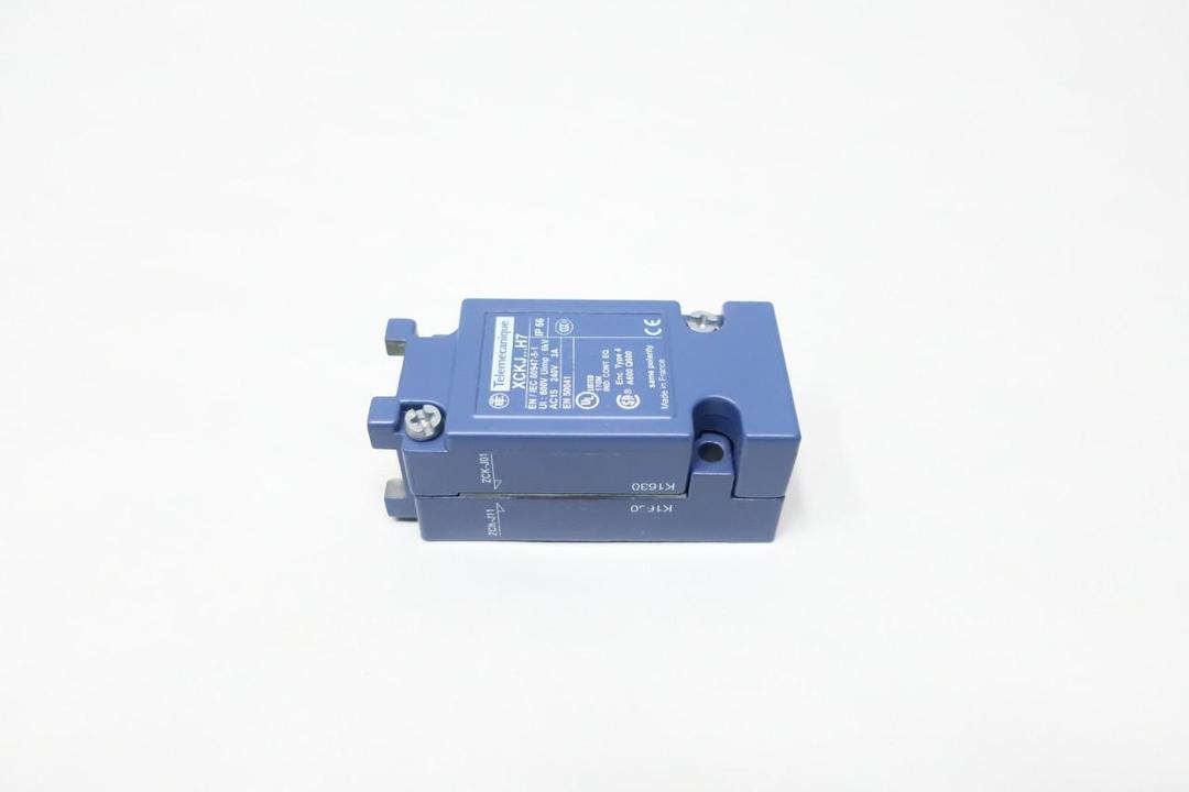 TELEMECANIQUE ZCKJ11H7 LIMIT SWITCH 3A 240V