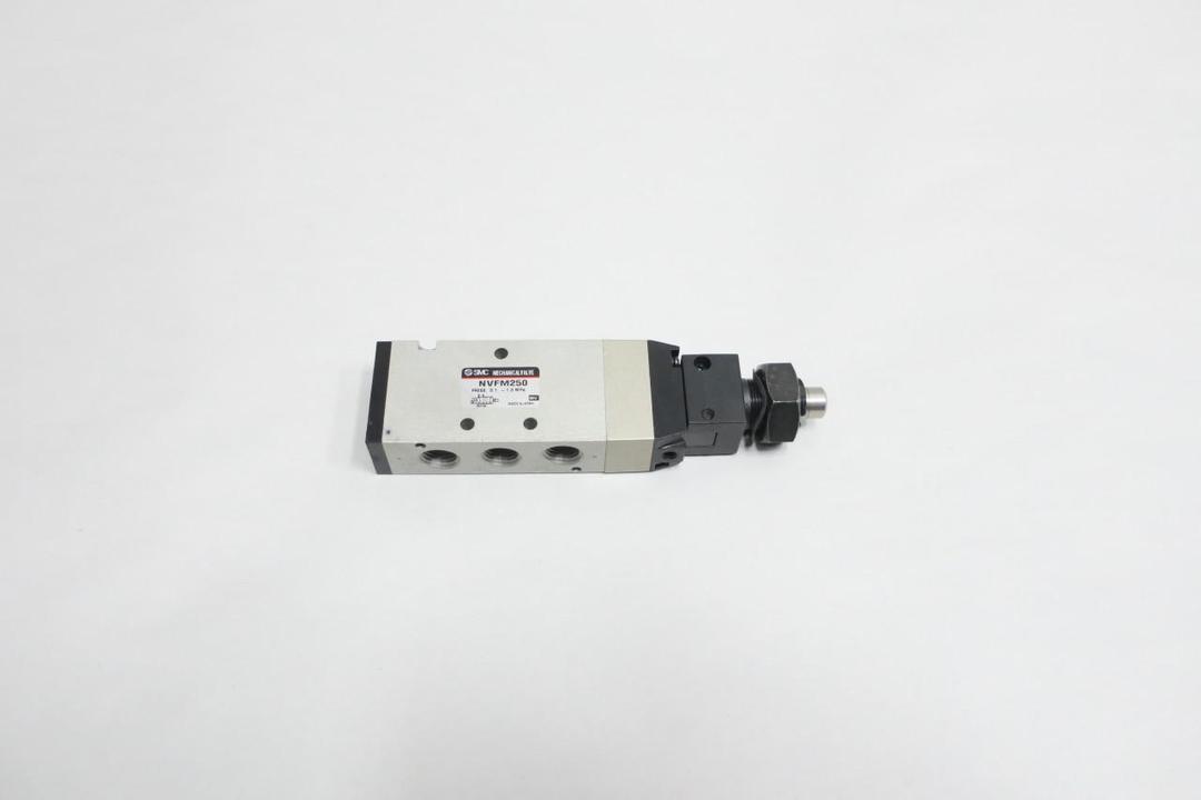 SMC NVFM250 PNEUMATIC VALVE MANIFOLD 1/4IN NPT 145PSI