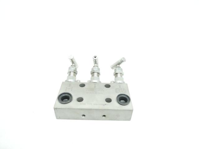 WHITEY SS-MC3LNBF8-FL INSTRUMENT MANIFOLD 6000PSI