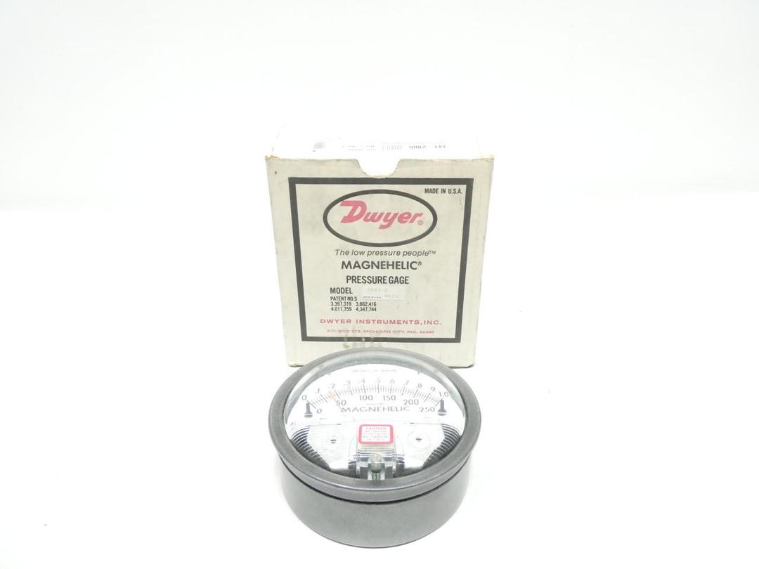 DWYER 2001-D MAGNEHELIC PRESSURE GAUGE 4IN 0-1IN-H2O 1/8IN NPT
