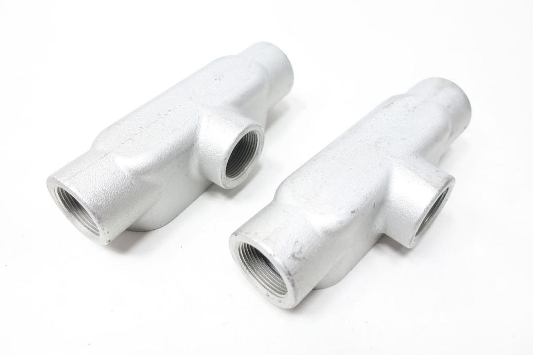 BOX OF 2 CROUSE HINDS T448 CONDUIT OUTLET BODY 1-1/4IN