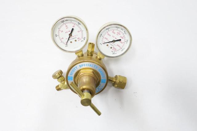 SCOTT SPECIALTY GASES 11A GAS REGULATOR