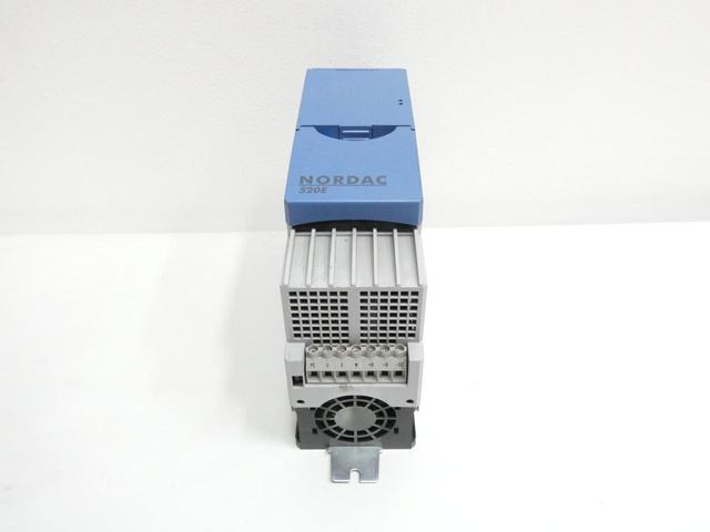 NORD SK 520E-221-340-A-KAR NORDAC INVERTER 380-480V-AC 0-400HZ 0-480V-AC 3HP