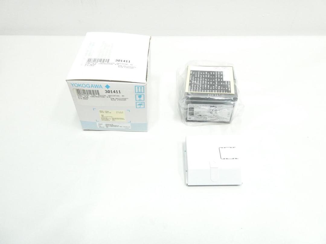 YOKOHAMA UT55A-000-11-00 TEMPERATURE CONTROLLER -10-50C 100-240V-AC