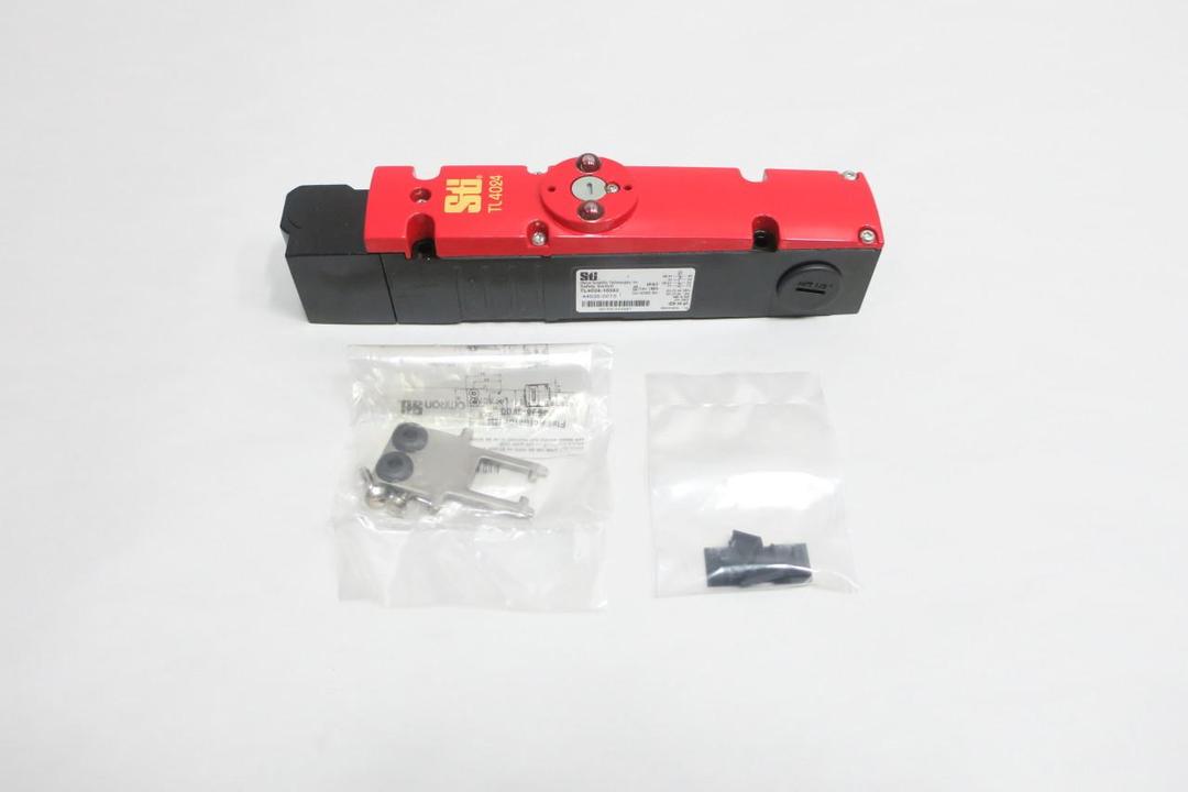 OMRON TL4024-10242TM SAFETY INTERLOCK SWITCH 24V-AC 24V-DC