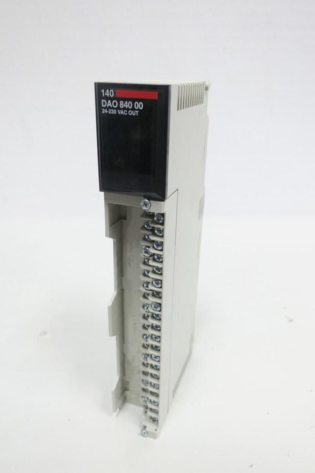 SCHNEIDER 140 DAO 840 00 TSX QUANTUM OUTPUT MODULE