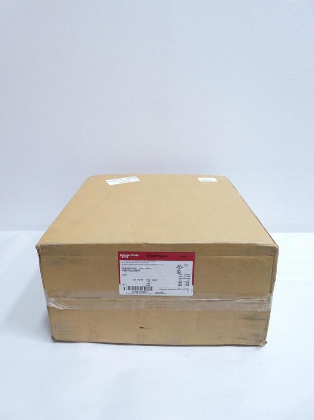 CROUSE HINDS VMV13L/UNV1 CHAMP LED LIGHT FIXTURE 100/277V-AC 132W