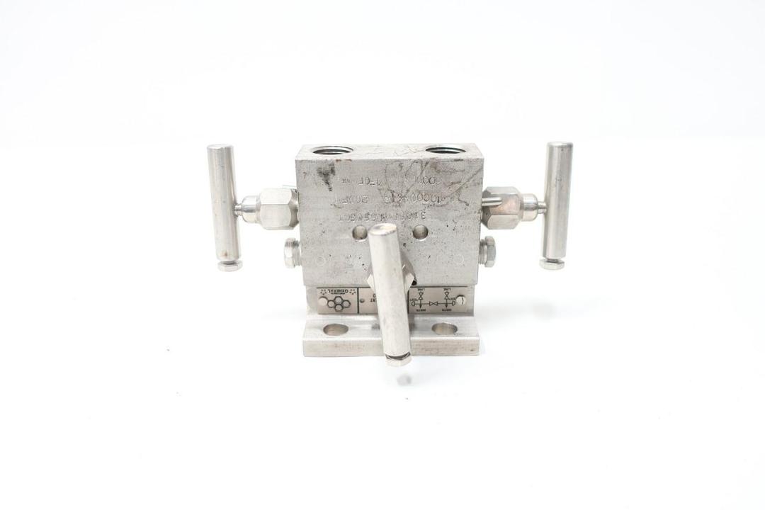 PRECISION GENERAL  M-650SCT STAINLESS THREE VALVE INSTRUMENT MANIFOLD 8000PSI