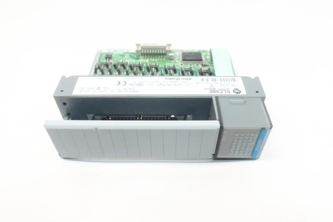 ALLEN BRADLEY 1746-OV32 SLC500 OUTPUT MODULE SER D