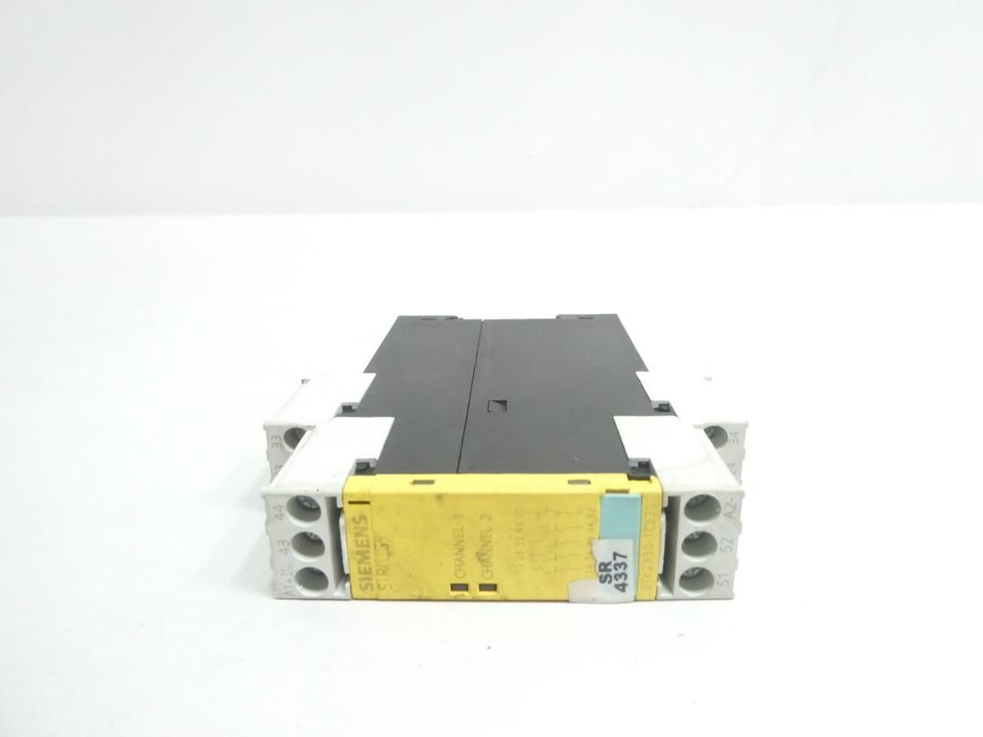SIEMENS 3TK2830-1CB30 SIRIUS SAFETY RELAY 24V-AC/DC