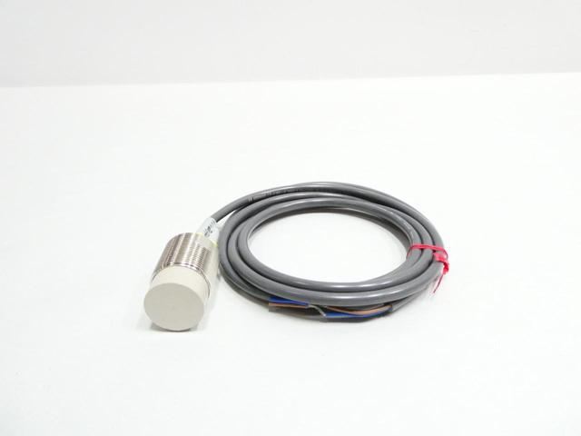 OMRON E2E-X18MY1-US PROXIMITY SENSOR 24-240V-AC