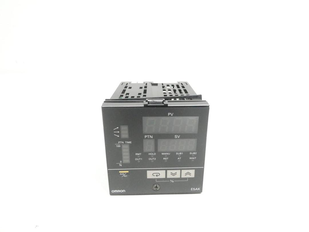 OMRON E5AK-TPRR2 TEMPERATURE CONTROLLER 100-240V-AC