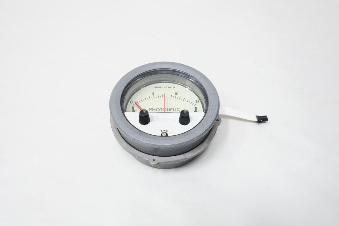 DWYER A3000 PHOTOHELIC PRESSURE GAUGE 4IN 0-15IN-H2O