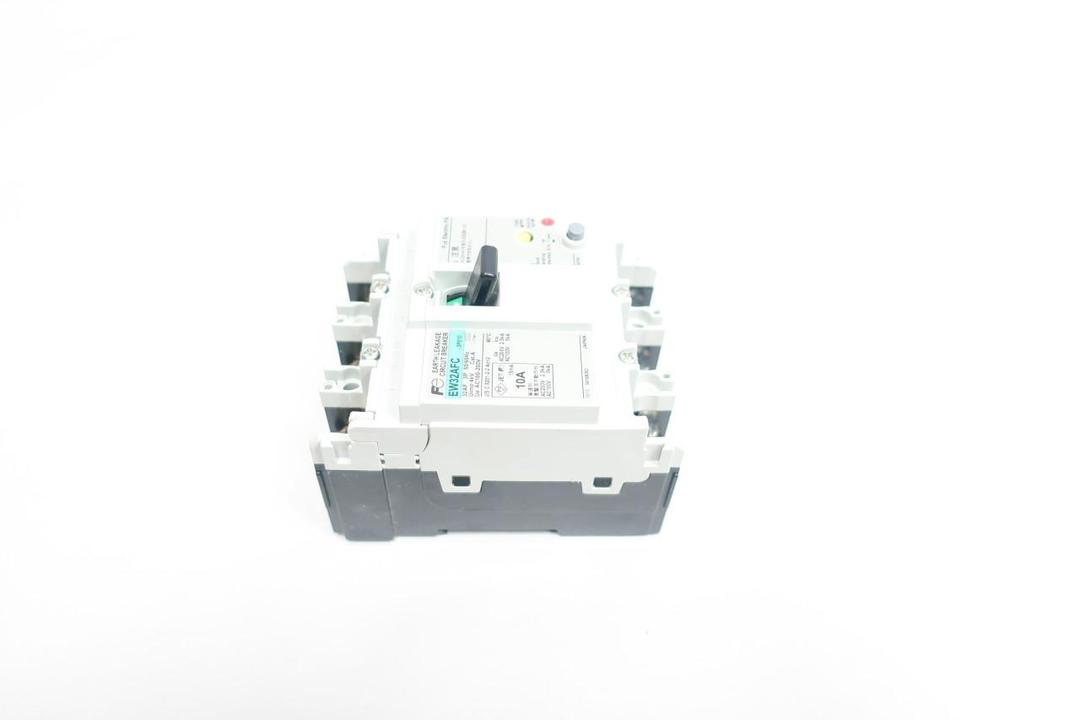 FUJI EW32AFC-3P010 MOLDED CASE CIRCUIT BREAKER 3P 10A AMP 100/200V-AC