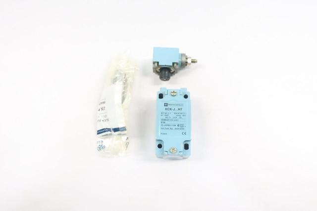 TELEMECANIQUE XCKJ10511 LIMIT SWITCH 240V-AC