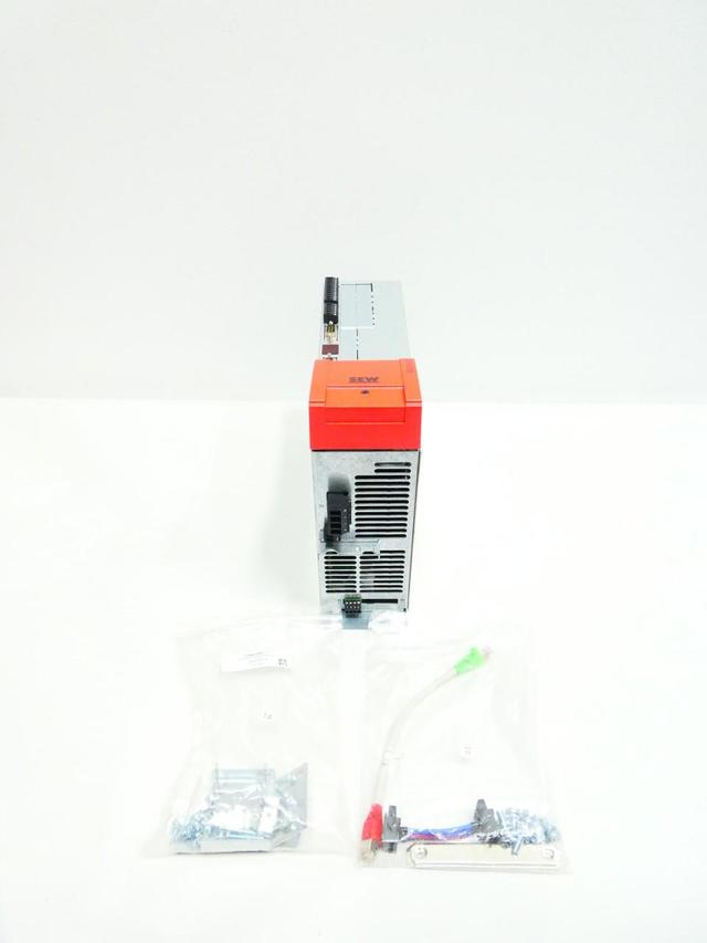 SEW EURODRIVE MXA81A-016-503-00 SERVO DRIVE 560V-DC 24V-DC