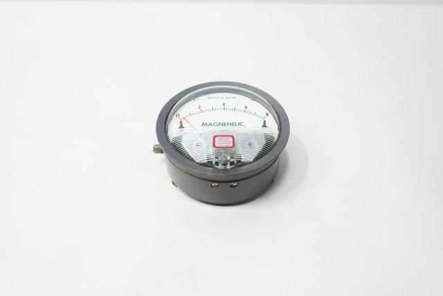 DWYER 2008 MAGNEHELIC PRESSURE GAUGE 4IN 0-8IN-H2O