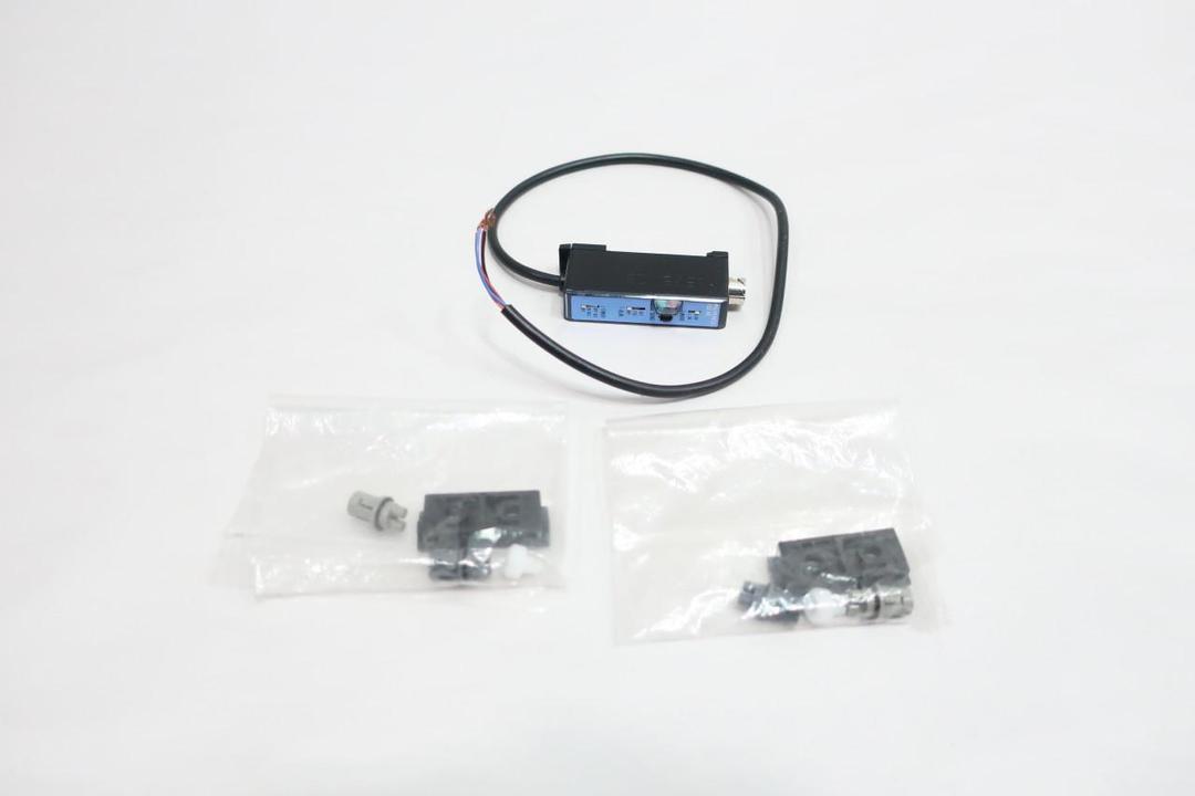 KEYENCE FS2-60 PHOTOELECTRIC SENSOR 12-24V-DC