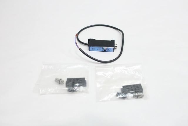 KEYENCE FS2-60 PHOTOELECTRIC SENSOR 12-24V-DC