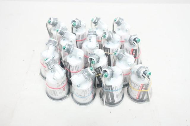 BOX OF 16 THOMAS&BETTS S500WHEG-CN LAMPHOLDER