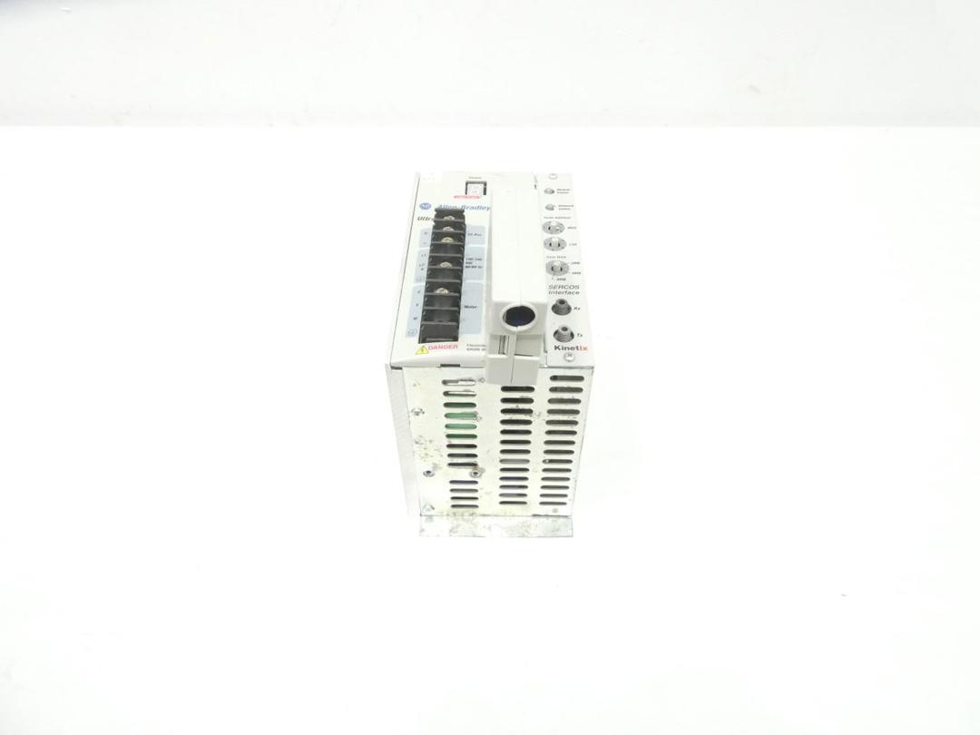 ALLEN BRADLEY 2098-DSD-005-SE SERVO DRIVE 0-400HZ 120/240V-AC 120/240V-AC 1PH