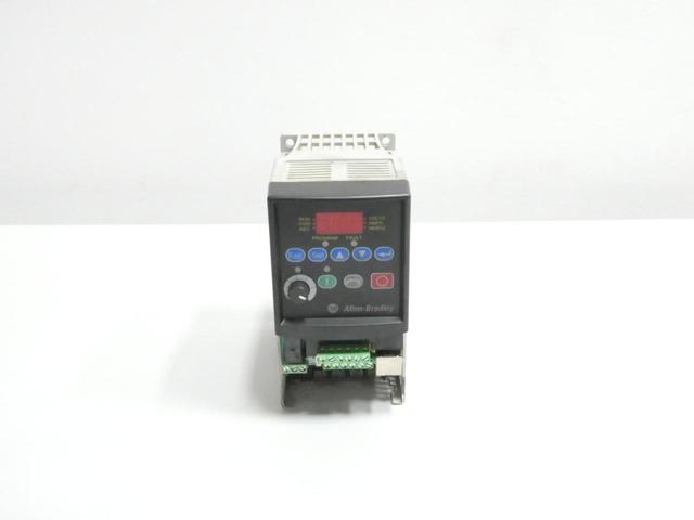 ALLEN BRADLEY 22A-V2P3N104 POWERFLEX 4 DRIVE 90-132V-AC 0-240HZ 0-230V-AC 1/2HP