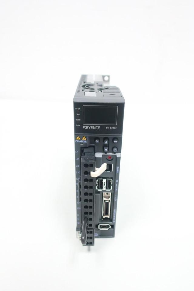 KEYENCE SV-020L2 SERVO DRIVE 0-400HZ 200-230V-AC 0-230V-AC 3PH 200W