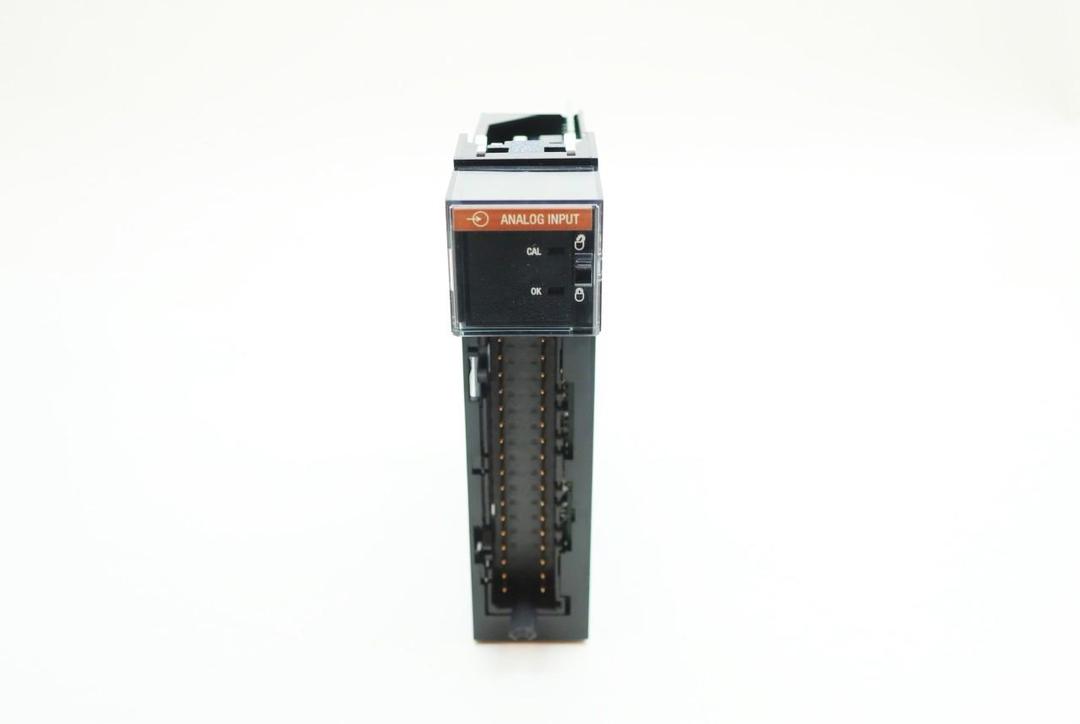 ALLEN BRADLEY 1756-IF8 CONTROLLOGIX ANALOG INPUT MODULE SER A
