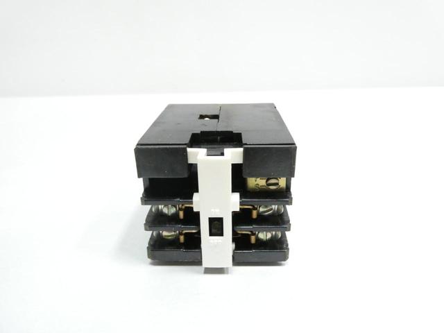 GENERAL ELECTRIC GE CR122A02000AA CONTROL RELAY 300V-AC