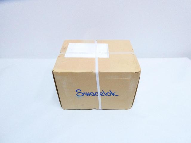 BOX OF 250 SWAGELOK SS-810-C STAINLESS CAP 1/2IN TUBE