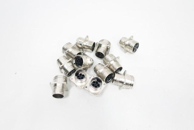 BOX OF 12 AMP 208721-1 CONNECTOR