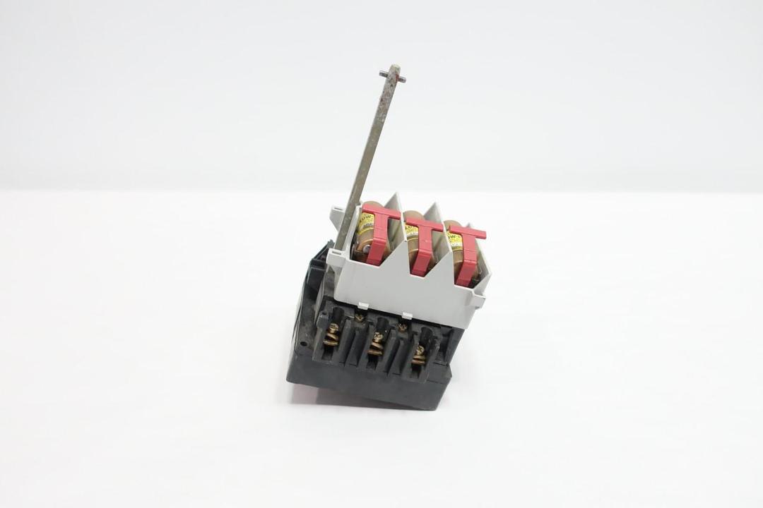 ALLEN BRADLEY 194R-NJ030P3 FUSIBLE DISCONNECT SWITCH 3P 30A 600V-AC 250V-DC