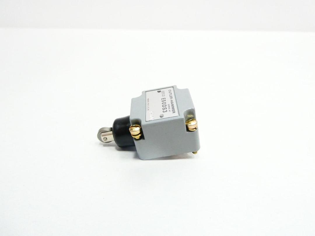 CUTLER HAMMER E50DS3 PUSH ROLLER OPERATING HEAD SWITCH