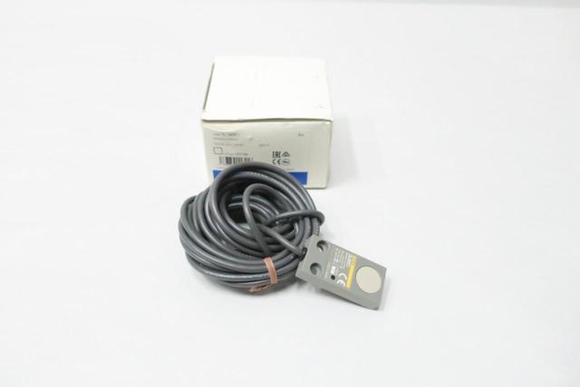 OMRON TL-W5F1 PROXIMITY SWITCH