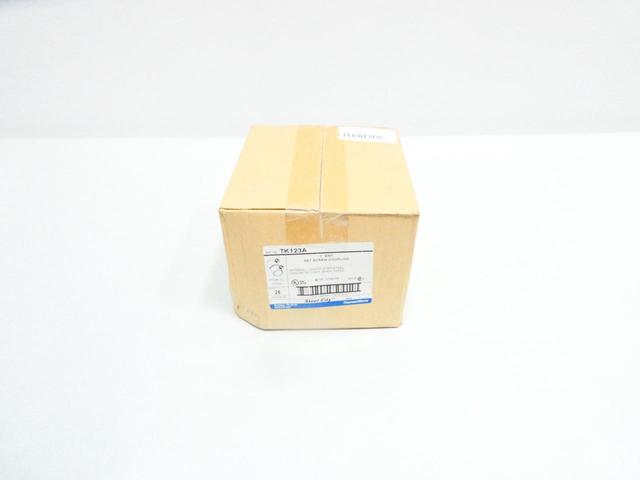 BOX OF 25 THOMAS&BETTS TK123A 1IN EMT SET SCREW COUPLING