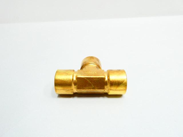 SWAGELOK B-12-T BRASS  PIPE TEE 3/4IN NPT X 3/4IN NPT X3/4IN NPT