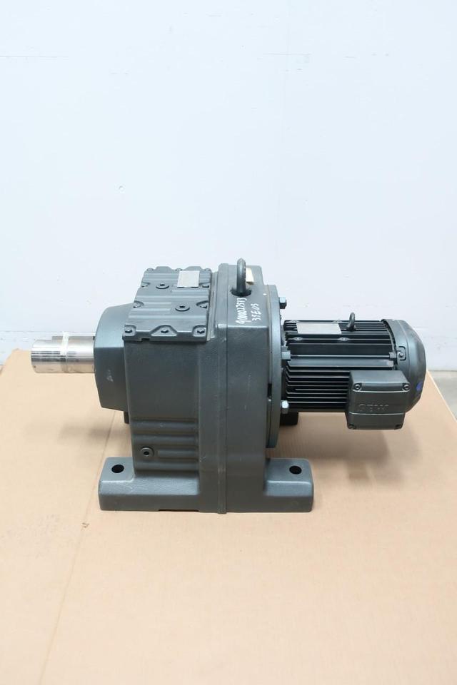 SEW EURODRIVE R107 DRE100L4/RI GEARMOTOR 8.5RPM 3PH 3HP 330/575V-AC
