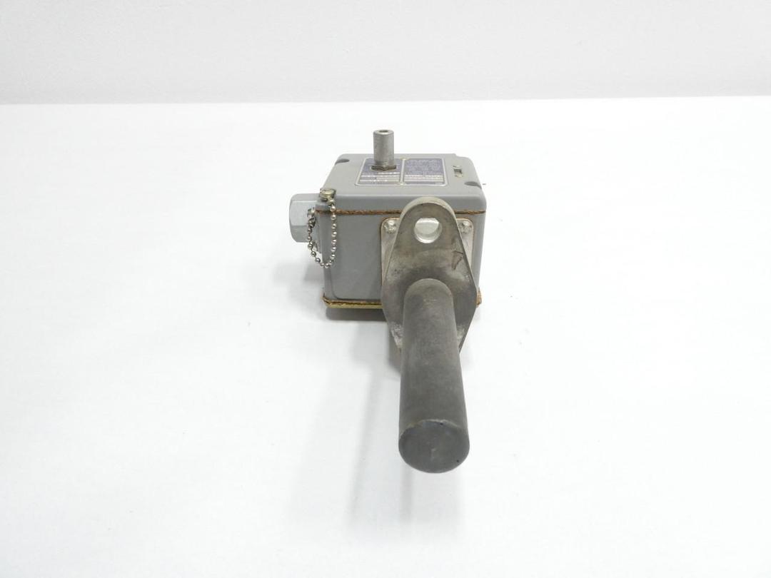 SQUARE D 9025 BGW22S9 TEMPERATURE SWITCH 208F 600V-AC