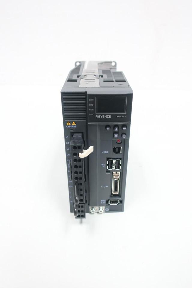 KEYENCE SV-100L2 SERVO DRIVE 0-400HZ 200-230V-AC 0-230V-AC 3PH 1KW